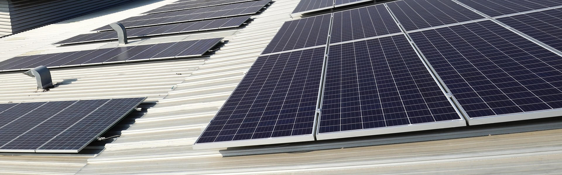 Powering Your Construction Projects with Solar: The Benefits of Sustainable Energy Solutions