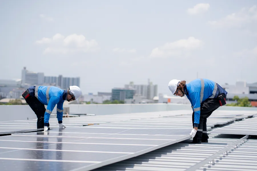 Solar Panel Installers on Commercial Building